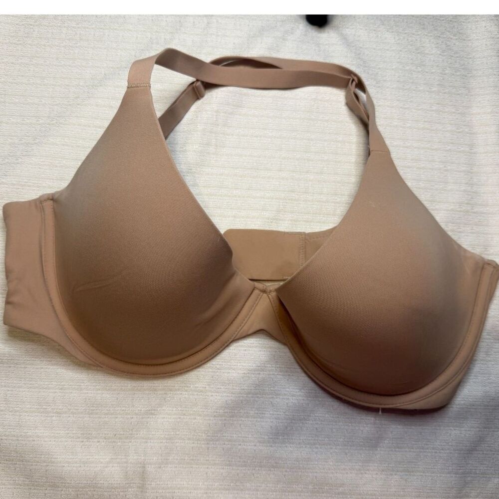 SKIMS Fits Everybody T-Shirt Bra.
